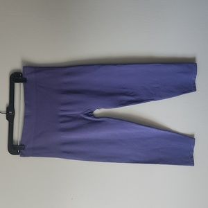 Cuddl Duds Seamless Cropped 1X Purple Leggings, Stretchy Material